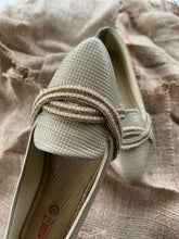 Load image into Gallery viewer, Embellished Pumps