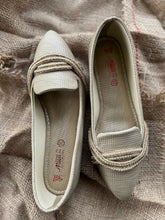 Load image into Gallery viewer, Embellished Pumps
