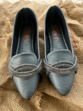 Load image into Gallery viewer, Formal Pointed Pumps