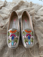 Load image into Gallery viewer, Embroidered Formal Loafers