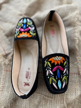 Load image into Gallery viewer, Embroidered Formal Loafers