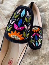 Load image into Gallery viewer, Embroidered Formal Loafers