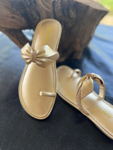 Load image into Gallery viewer, Bow Kohlapuri