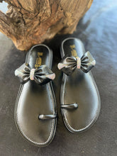 Load image into Gallery viewer, Bow Kohlapuri