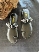 Load image into Gallery viewer, Bow Kohlapuri