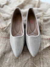 Load image into Gallery viewer, Pointed Dress Heels