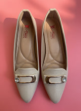 Load image into Gallery viewer, Pair of beige pointed-toe shoes with gold accents on a gray surface