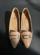 Load image into Gallery viewer, pointed peach heel pumps