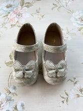 Load image into Gallery viewer, Kids Bow Shoes
