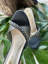 Load image into Gallery viewer, Pearl Embellished Sandals
