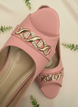 Load image into Gallery viewer, Pink sandal with gold chain detail on a dark background

