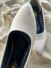Load image into Gallery viewer, Dress Pointed Pumps
