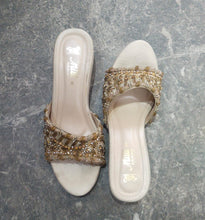 Load image into Gallery viewer, Embroidered block Heels
