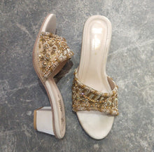 Load image into Gallery viewer, Embroidered block Heels
