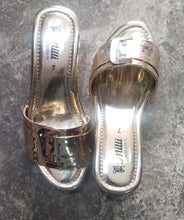 Load image into Gallery viewer, Ladies wedge sole

