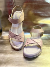 Load image into Gallery viewer, Sandals | 3026

